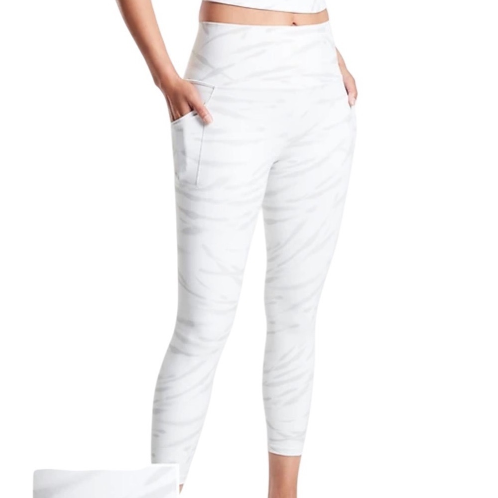 Athleta White Marbled Salutation Stash Pocket II Zebra 7/8 Tight Leggings XS
